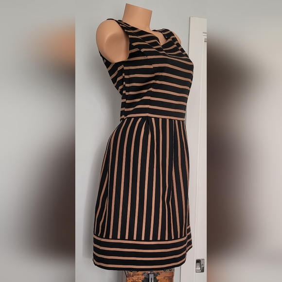 Stylish and Sophisticated Stripe Dress, Size M - Picture 4 of 14